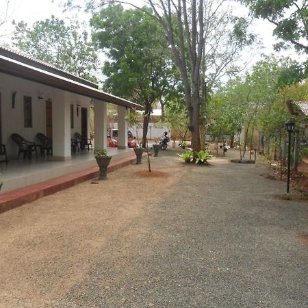 Hotel Amadi Rest Kataragama Exterior foto