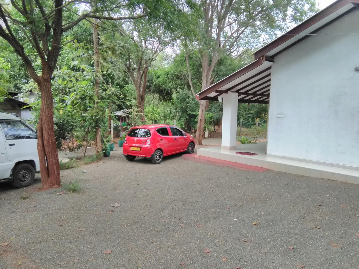 Hotel Amadi Rest Kataragama Exterior foto