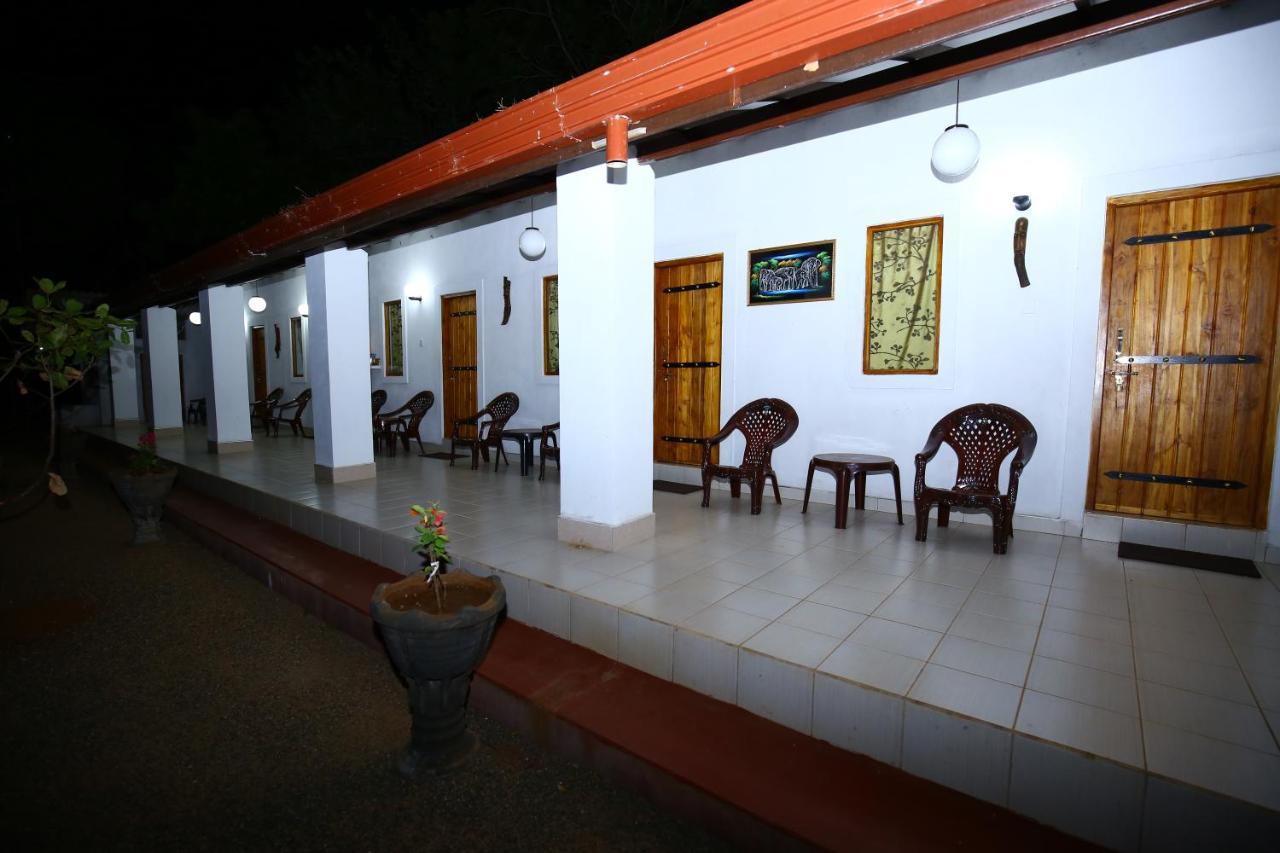 Hotel Amadi Rest Kataragama Exterior foto