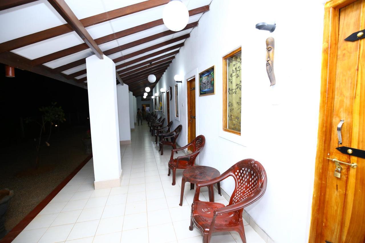 Hotel Amadi Rest Kataragama Exterior foto