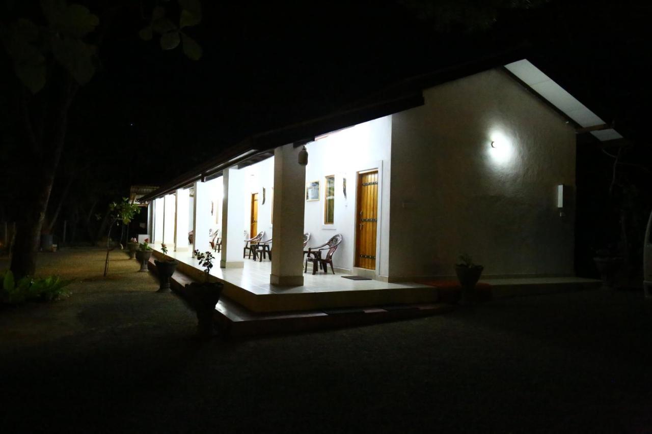 Hotel Amadi Rest Kataragama Exterior foto