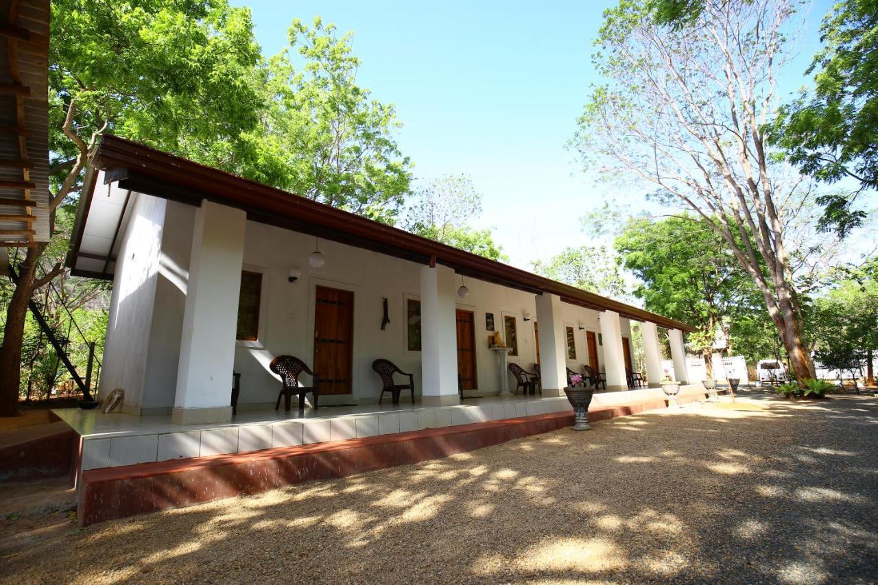 Hotel Amadi Rest Kataragama Exterior foto