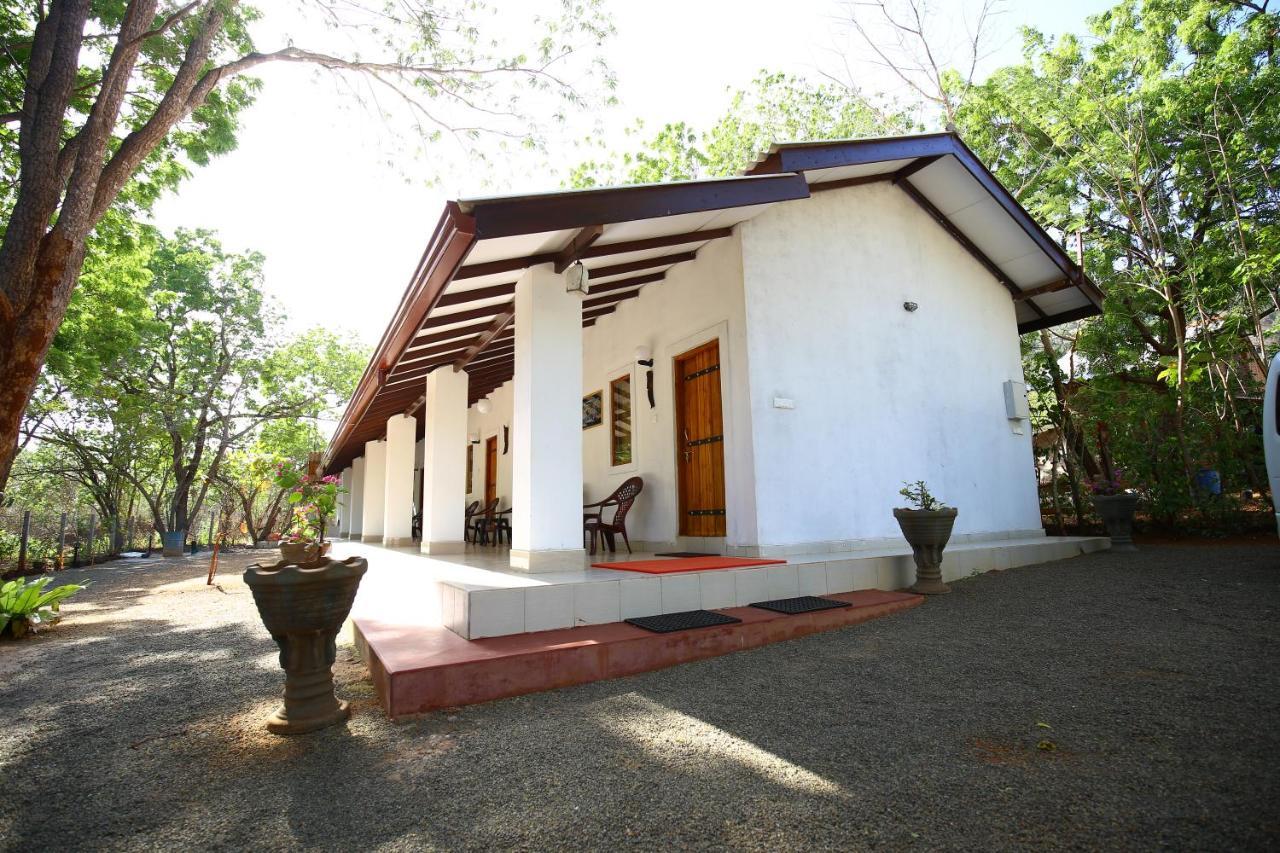 Hotel Amadi Rest Kataragama Exterior foto